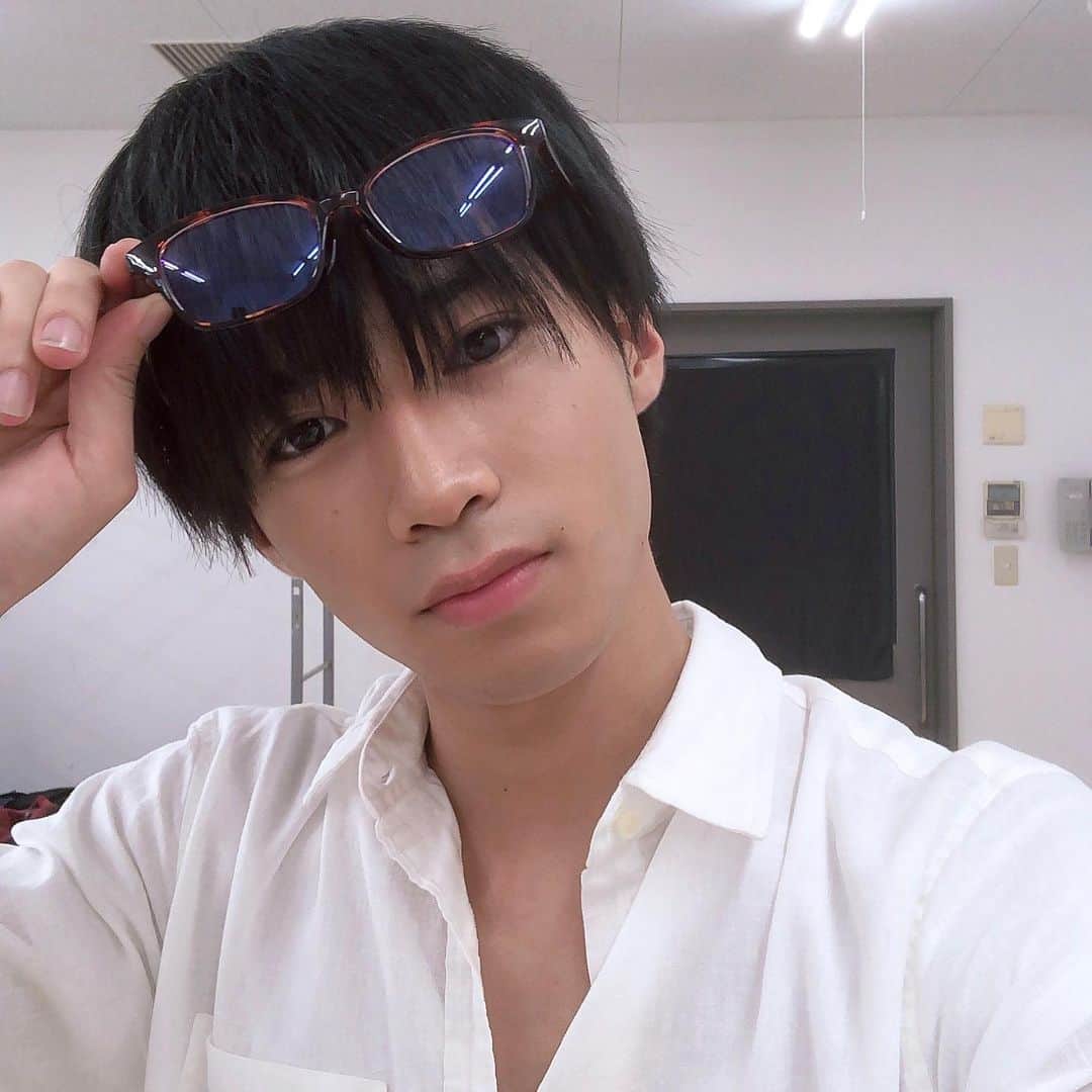 大谷悠哉のインスタグラム：「メガネ男子  過去ピク  #過去pic #過去ピク #メガネ男子 #眼鏡男子 #黒髪男子 #Thailand」