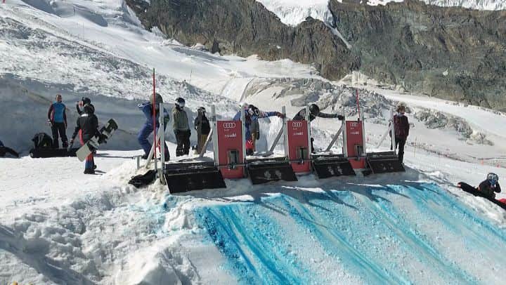 岡本圭司のインスタグラム：「Good training with my team at Saasfee! #スノーボード  #パラスノーボード日本代表  #parasnowboard  #paralympics #パラリンピック #脊髄損傷  #snowboarding  #スノーボードクロス #スイス #werideforever」