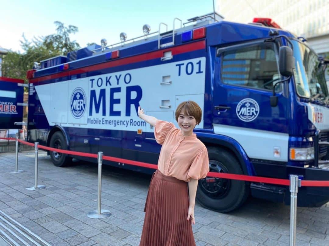 のインスタグラム：「TOKYO MERにどハマりしていた奈良岡です。ERカーみたらテンション上がりますよねー！ 日曜Nスタの準備の時間だけど写真撮っちゃいますよね🤩 #tokyomer走る緊急救命室  #erカー  #日曜nスタ  #気象予報士」