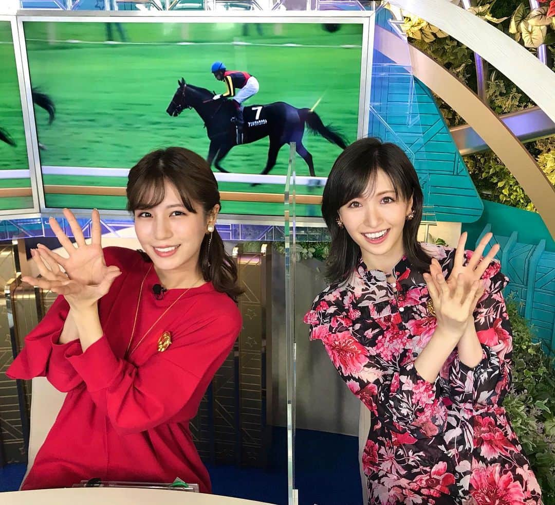 横山ルリカさんのインスタグラム写真 - (横山ルリカInstagram)「. みんなのKEIBAありがとうございました🏇👑 ローズSは夏の上がり馬◎アンドヴァラナウトがV🎉 秋華賞が楽しみになる素晴らしい勝ち方でした👏✨ みんなの夢馬券のコーナーで単複が的中できて嬉しかったです🎯  MCのつつみちゃんと、ローズな衣装でローズポーズ（?）☺️🌹笑  #みんなのKEIBA #ローズS #アンドヴァラナウト #福永祐一 騎手  #堤礼実 アナ #🌹🌹🌹」9月19日 19時53分 - rurika_yokoyama_official