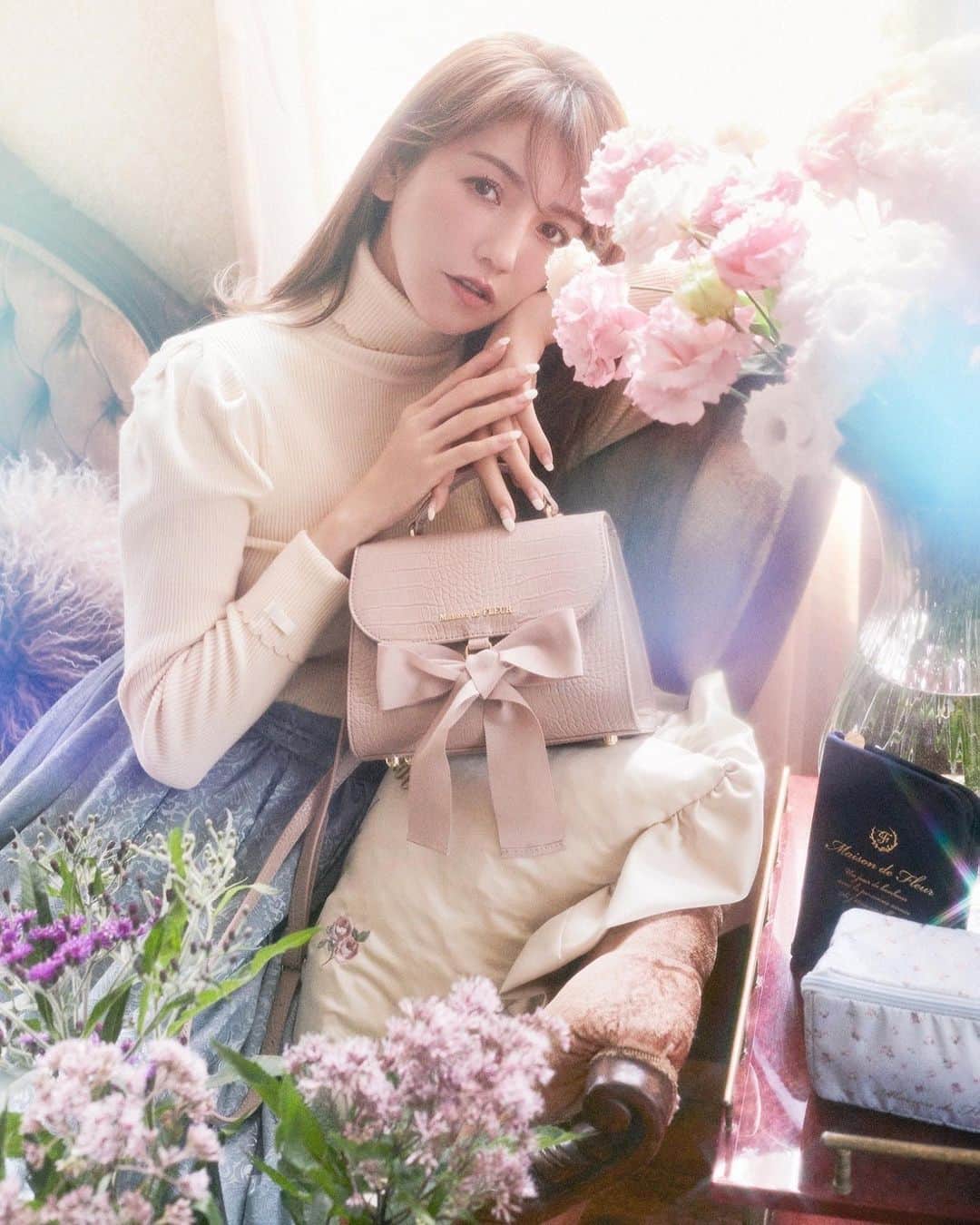 美香さんのインスタグラム写真 - (美香Instagram)「Maison de FLEUR Floral collection meets MIKA  夢の中みたいな可愛い撮影 楽しかったです🌸🌸🌸 ８周年おめでとうございます💗！  @maisondefleur_press」9月19日 20時12分 - mikaofficial99