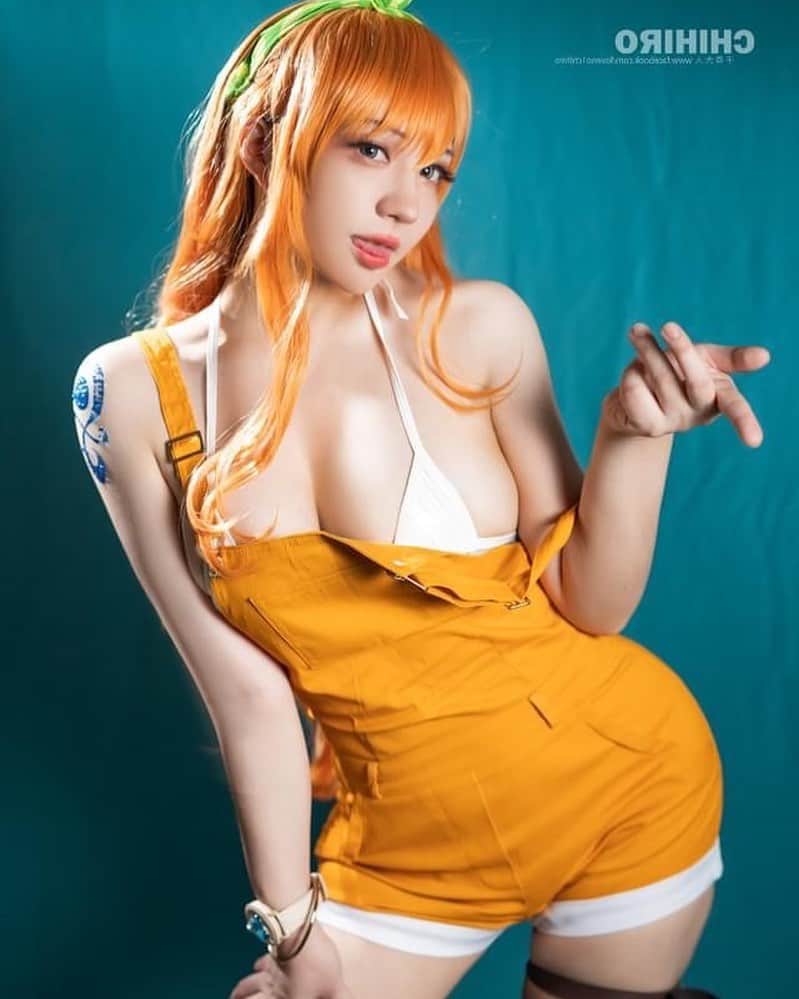 千尋のインスタグラム：「Let me take  your heart($$)❤️ Patreon Tier2 ONE PIECE Nami  Get pics to story 讓我偷走你的❤️($$)吧  P網的等級2是海賊王的娜美喔 🔗見限動  #onepiece #onepiececosplay #Nami #namicosplay」