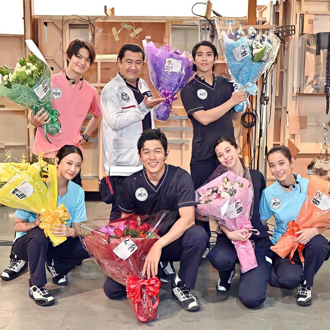 TOKYO MER～走る緊急救命室～のインスタグラム：「🚑  最後はやっぱりこの7人！！ MERチーム👩‍⚕️👨‍⚕️  いつもだったら、皆さんに出動要請している時間...💦 今日からないなんてーー😭  またいつか会える日を楽しみに...  そして医療従事者の皆さんに感謝と敬意を込めて✨  誰かの笑顔のために！MERの戦いは続くーー！！ 本当にありがとうございました💐🤍  #tokyomer」