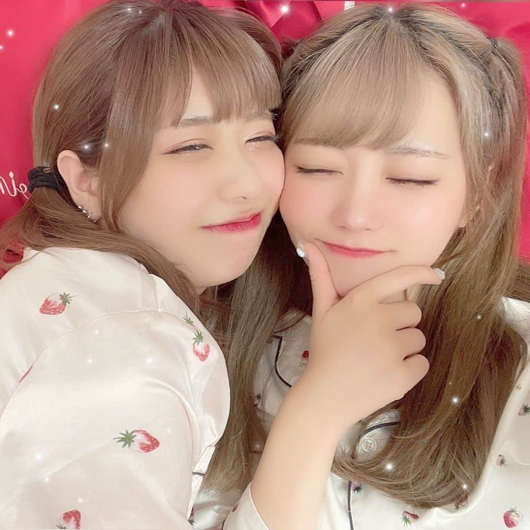 岩澤美潤さんのインスタグラム写真 - (岩澤美潤Instagram)「୨୧ ❤️ぽぽにゃぱお泊まり会❤️ 久しぶりに会ってたくさんお話して 色違いのいちごパジャマで一緒に寝たの オフはゆっくりできたよ💭 ・ ・ ・ ・ ・ #圧倒的天使  #お泊まり会」9月19日 21時11分 - miu_pdq