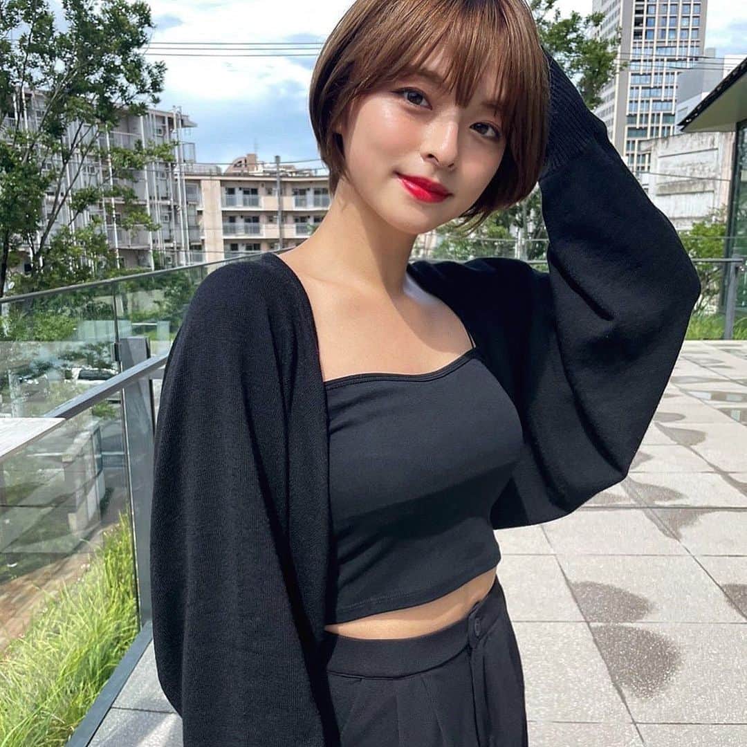 かおりのインスタグラム：「・ ・  私服は黒が多め〜⚫️  #私服　#オールブラック」
