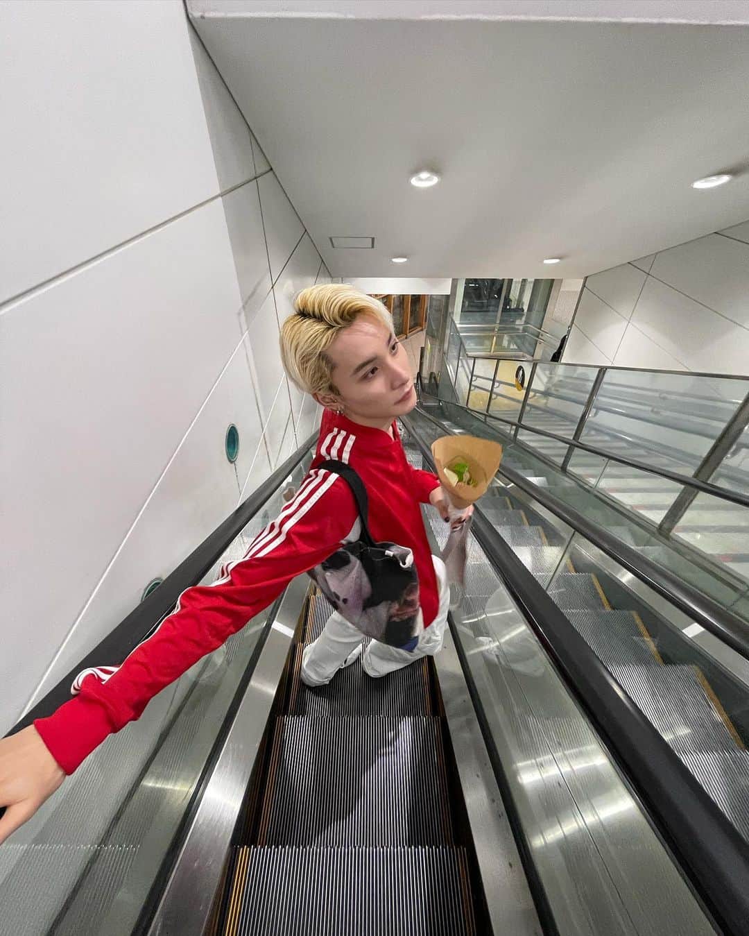 のインスタグラム：「かわちいジャージ🍎」