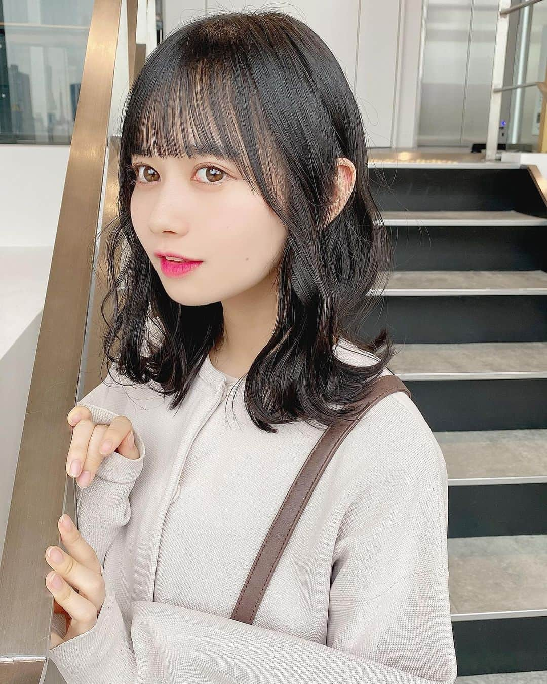 近藤沙瑛子さんのインスタグラム写真 - (近藤沙瑛子Instagram)「こないだ髪の毛を切りました💇‍♀️✨ ・ #やまモテヘア #原宿美容室 #東京美容室 #前髪カット #黒髪 #黒髪ミディアム #ミディアムヘア #巻き髪 #トリートメント #髪質改善 #hairstyle」9月19日 22時56分 - saekondo_inu