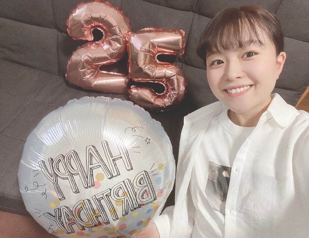 鍋本帆乃香のインスタグラム：「🎂✌🏻🎂✌🏻 おめでとうメッセージありがとうございました🥰 コメントもDMも全部読んでるよ🐶」