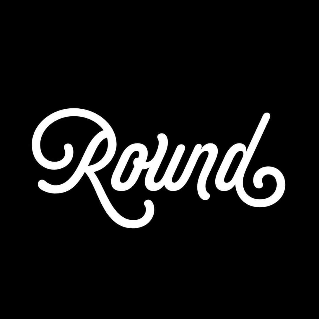 myfontsのインスタグラム：「Following up the success of his popular Selfie, Argentine designer / calligrapher / letterer Maximiliano Sproviero – aka @sprovierotype – brings us Selfie Neue Rounded, a logical expansion of this fun monoline script: https://bit.ly/3DXvhvT」