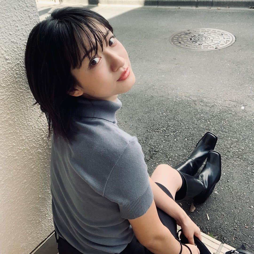 倉田茉美のインスタグラム：「ちなみに @parafuse.yuu.chibatokyo で 脳内洗浄受けたの。顔が小さくなったよ。 顔と言うか、骨格。お部屋もオシャレやし ケイ素水を準備されているあたりもさすが。 翌日が違った。リーズナブルにので是非。 お店もめちゃきれいやし。  脳洗浄２回目で、１回目はお友達の @parafuse.erika にしてもらったな。 気持ちよかった。  どちらも最高だった！  ２枚目は ほしかったパンたち。 表参道にある「パンとエスプレッソと」 実は米よりパン派で、行ってみたかったのだ。 ライ麦全粒粉パン、玄米くるみパン屋、 えびじゃがパン、ウインナーパン。 朝ごはんにしよ♡」