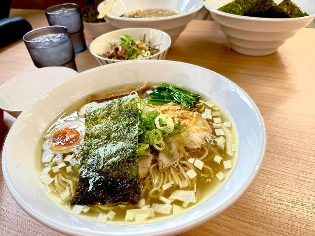 攝津正さんのインスタグラム写真 - (攝津正Instagram)「. . ラーメン大好き攝津さん🍜  気に入ってる【ラーメンしまそば】  俺は鶏白湯、👹は塩の大盛り  今日も美味かった！  . . #ただミシュラン #星３つ #ラーメンしまそば #ラーメン #糸島 #塩ラーメン #鶏白湯 #ラーメン日記 #連日ラーメン #eちゃん #かわeちゃん #ラーメン女子」9月20日 12時53分 - tadashi_settsu