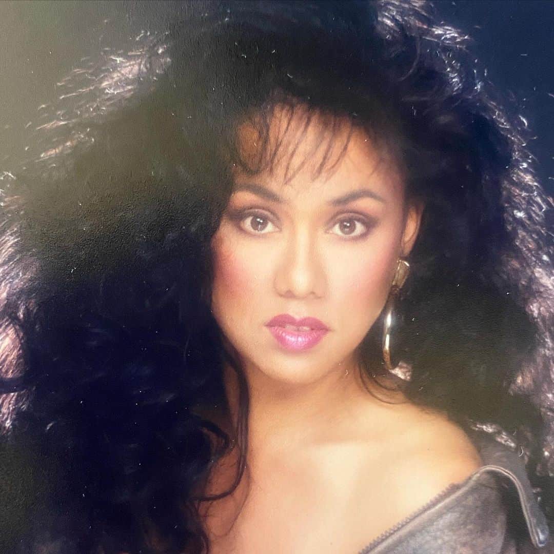 ティア・ブランコのインスタグラム：「Happy Birthday to the queen of my world! 👑 a Filipina beauty Queen 🇵🇭 Love this photo of my mama ♥️ Thank you for always being my #1 supporter and believing in me more than anyone! I get my strength from you 💪🏽」