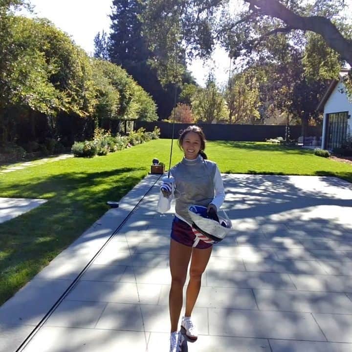 マーク・ザッカーバーグのインスタグラム：「Fencing with Olympic gold medalist @leetothekiefer and world champion @gerekmeinhardt. Shot on my Ray-Bans 😎」