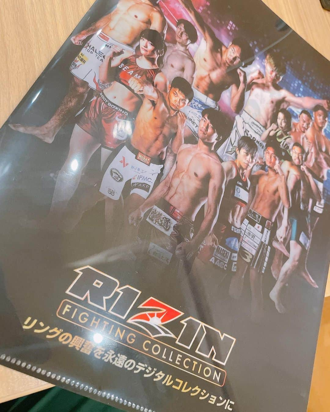 七海さんのインスタグラム写真 - (七海Instagram)「#RIZIN30 🥊 ・ ラウンドガールを務めさせて頂いているKNOCK OUTのチャンピオンのお二人がRIZINに出場されるということで応援に☺️ さいたまスーパーアリーナへ行ってきました🔥 ・ ぱんちゃん璃奈選手 おめでとうございます！！ ・ 鈴木選手もお疲れ様です🙇‍♀️✨ ・ RIZINという大きい舞台で KNOCKOUTチャンピオンのお二人を 生で観ることができて良かった...^_^ ・ これからもお二人の活躍が楽しみです🥊 ・ にしてもRIZINは何回観てもすっごくすっごく興奮する。最高 ・ 個人的には 武田光司選手vs矢地祐介選手 浜崎朱加選手vs藤野恵実選手 の試合が印象的でした☺️ 浜崎選手の強さが大好きです❤️ ・ 昇侍選手はすごく華があってまた観たい選手！！ こうやって書いてると書きたいことすごいたくさん出てくる...😂 ・ 次は9.25 KNOCK OUT 2021 vol.4だっ🔥 ・ #KNOCKOUT #RIZIN #KNOCKOUTラウンドガール #ラウンドガール #さいたまスーパーアリーナ #総合格闘技 #キックボクシング」9月20日 8時21分 - nanami_bwmg