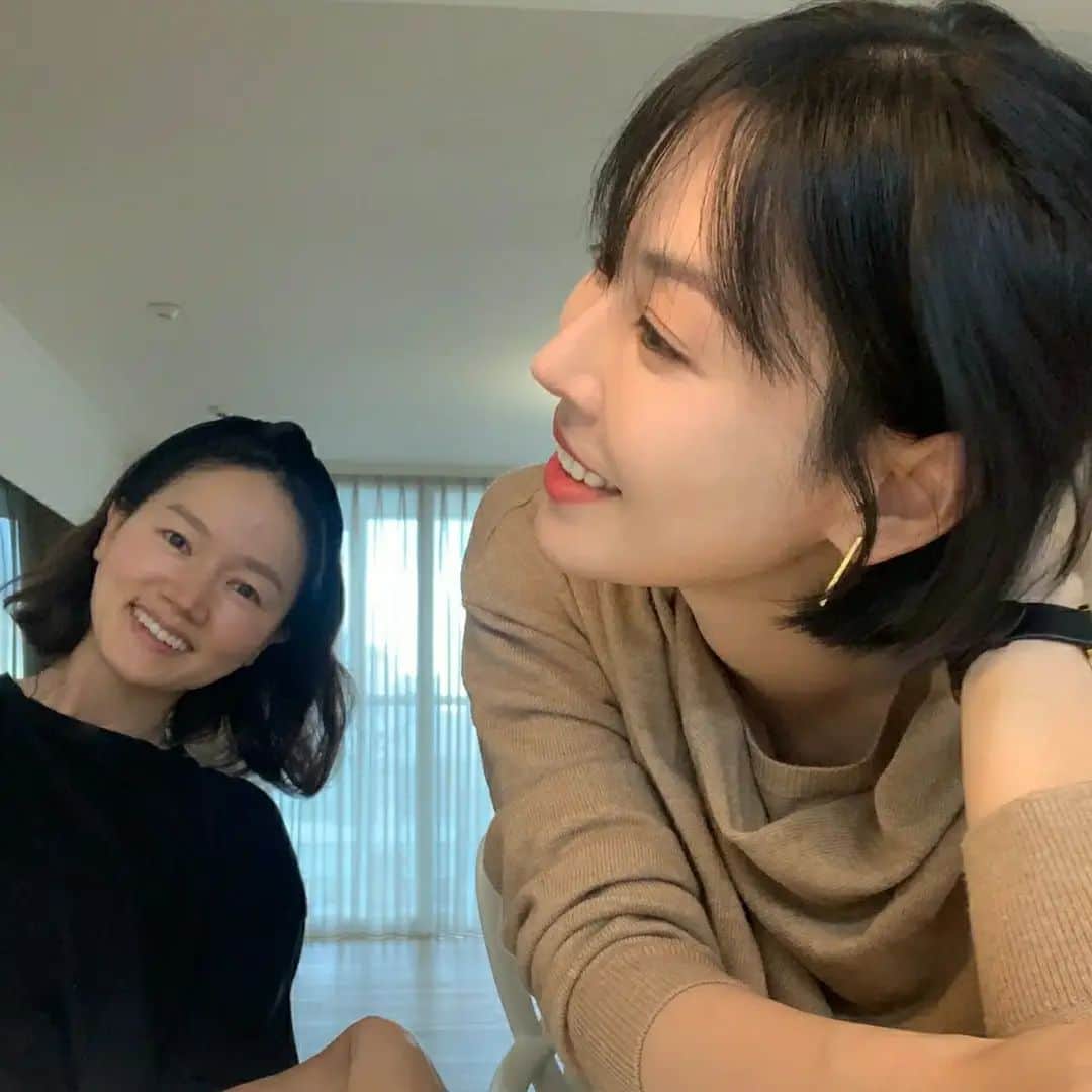 キム・ソヨンのインスタグラム：「수안 집에서 머리다듬기💇‍♀️ㅎㅎㅎ @suann614 🤍」