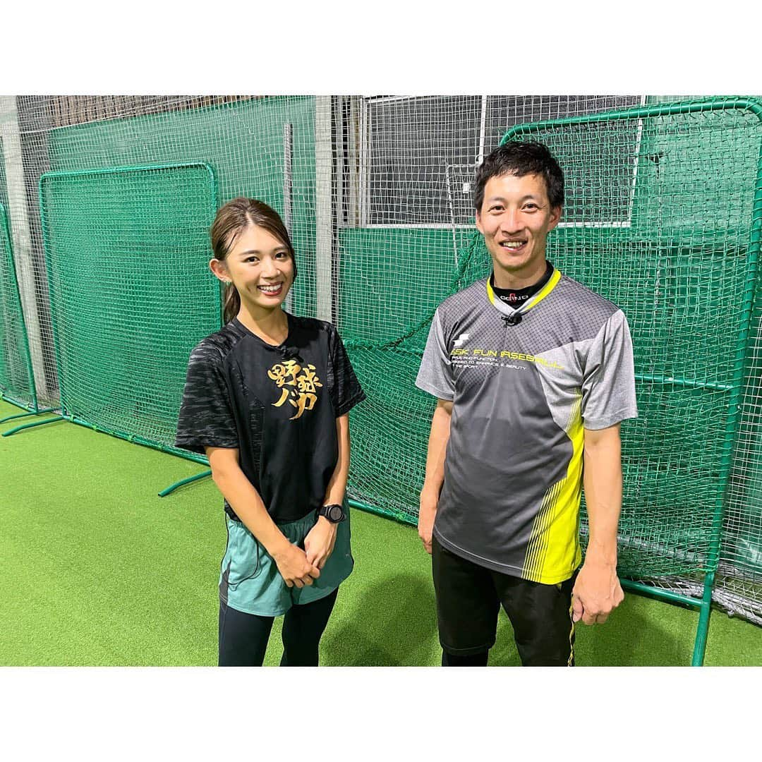 坪井ミサトさんのインスタグラム写真 - (坪井ミサトInstagram)「. . 久々にYouTubeアップしました⚾️ 「ミサトちゃんねる」 . 今回は 元千葉ロッテマリーンズ•守護神 荻野忠寛さん (@tadahiro_ogino )に カーブを伝授していただきました✨ . その他にも"荻野流"極意が満載ですので ぜひご覧ください😚 . https://youtu.be/X9r6tGtewTg . YouTubeどんな動画見たいですか？😙 . . #野球 #野球女子 #変化球 #カーブ #千葉ロッテ #千葉ロッテマリーンズ #荻野忠寛 さん #守護神 #投手 #fitness #fitnessgirl #ミサトちゃんねる #youtube」9月20日 11時31分 - misato1030