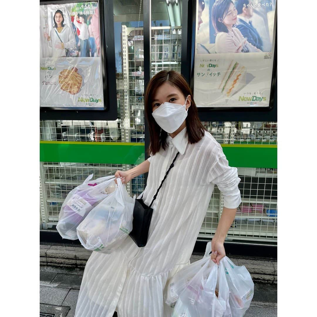 芳根京子さんのインスタグラム写真 - (芳根京子Instagram)「爆買いしに行ったんだから😂笑  腕の筋見てもらえればわかると思うけど、重たくて、しばらく腕ぷるぷるしてたんだから😂  あー、楽しかった！  #NewDays  #この前の撮影も美味しかったなぁ #楽しかったなぁ  #うへへ  #芳根京子を置いておきます」9月20日 12時11分 - yoshinekyoko