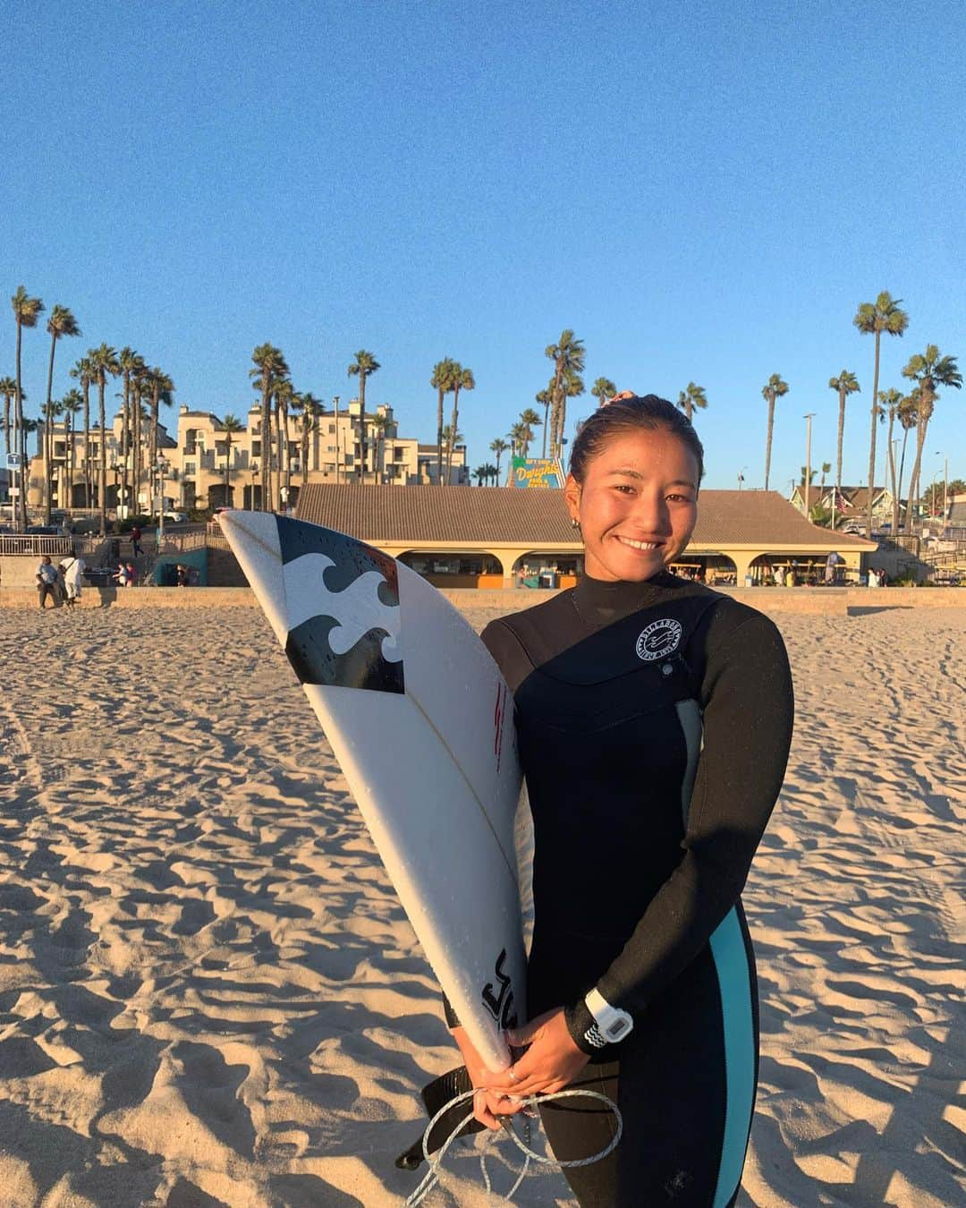 松田詩野さんのインスタグラム写真 - (松田詩野Instagram)「Us open starts from this week🔛🇺🇸@usopenofsurf   今週から始まるUSOPEN頑張ります！ Liveもあるので応援よろしくお願いします🌍🌟 @billabongwomensjp @hlna.jp @whitebuffalo_official @fcs_japan #yusurfboards #aerotech #maruhanichiro」9月20日 12時14分 - shinomatsuda