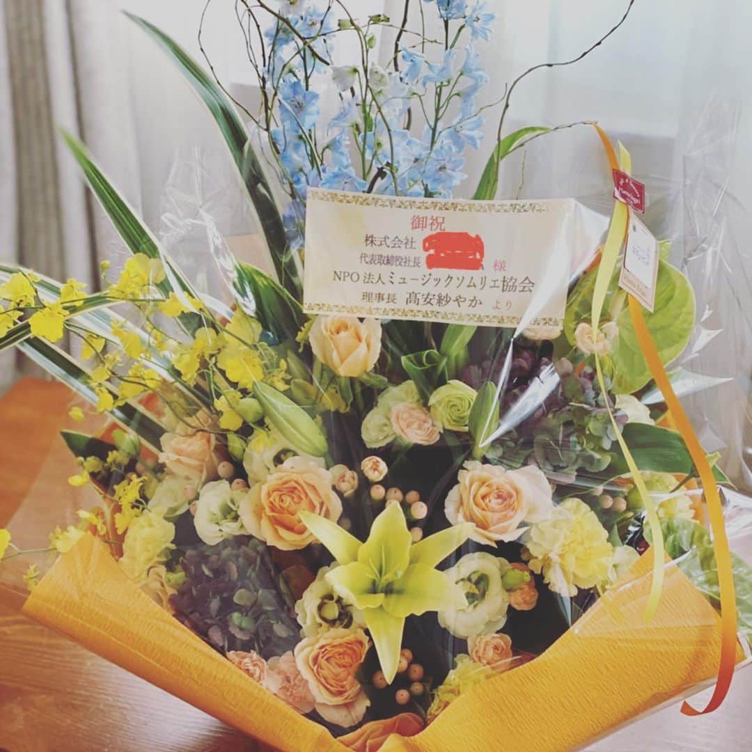 セゴリータ三世さんのインスタグラム写真 - (セゴリータ三世Instagram)「皆様からお祝いのお花をたくさん頂いて我が社（というか我が家）がとても華やかです。 感謝感激。うち、がんばるっちゃ。」9月20日 12時26分 - sgrt3rd
