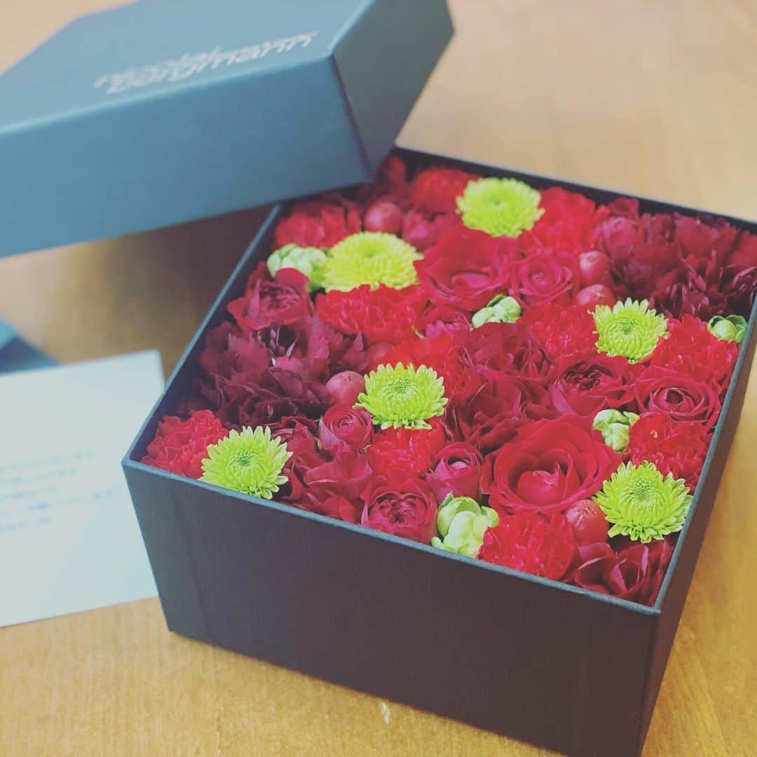 セゴリータ三世さんのインスタグラム写真 - (セゴリータ三世Instagram)「皆様からお祝いのお花をたくさん頂いて我が社（というか我が家）がとても華やかです。 感謝感激。うち、がんばるっちゃ。」9月20日 12時26分 - sgrt3rd