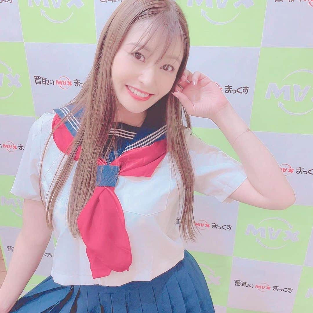 葵百合香（八田愛梨）さんのインスタグラム写真 - (葵百合香（八田愛梨）Instagram)「岡山イベントまとめ🌼 当日岡山は快晴🌼初めての地方イベント✨✨ 温かく迎えてくださり本当に感謝です✨ 東京のイベントに比べて撮影会！？って思うくらい撮影タイムが盛りだくさん😌✨💕 一度来てみたらビックリするくらい充実したイベントでした🌼 東京の方も来てみたらビックリすると思います✨ 交通費かけてでも行く価値ありありな特典充実なイベントが地方ならではでした😌✨ 実際に東京から来てくれた方も居て嬉しかったです🥰 皆様本当にありがとうございました❤️ また岡山に呼んで頂けるよう頑張ります❤️ #葵百合香 #AV女優 #セクシー女優 #アダルトビデオ #熟女 #巨乳 #高身長 #Gカップ #買い取りまっくす岡山南」9月20日 21時58分 - aoi_yurika