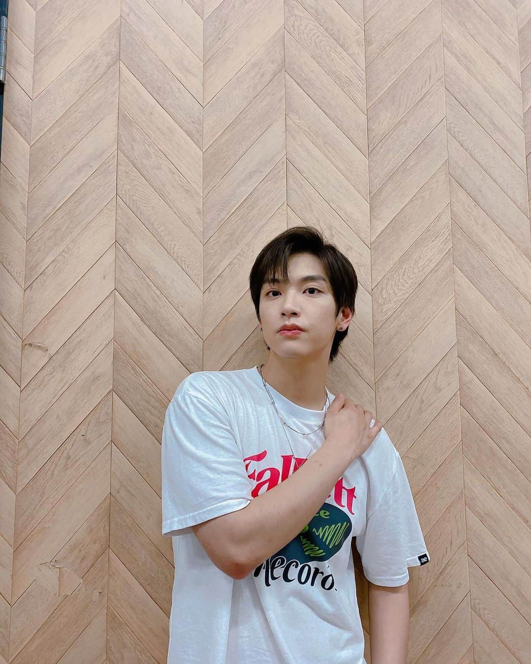 ジェヒョンさんのインスタグラム写真 - (ジェヒョンInstagram)「즐추🥰 . . . #엔플라잉 #NFlying #김재현 #즐거운 #추석 #보내세요 #저 #이제 #건강해요 #ps #사진은 #로드오브히어로즈 #커버 #촬영시절」9月20日 22時56分 - _.kimjaehyun._