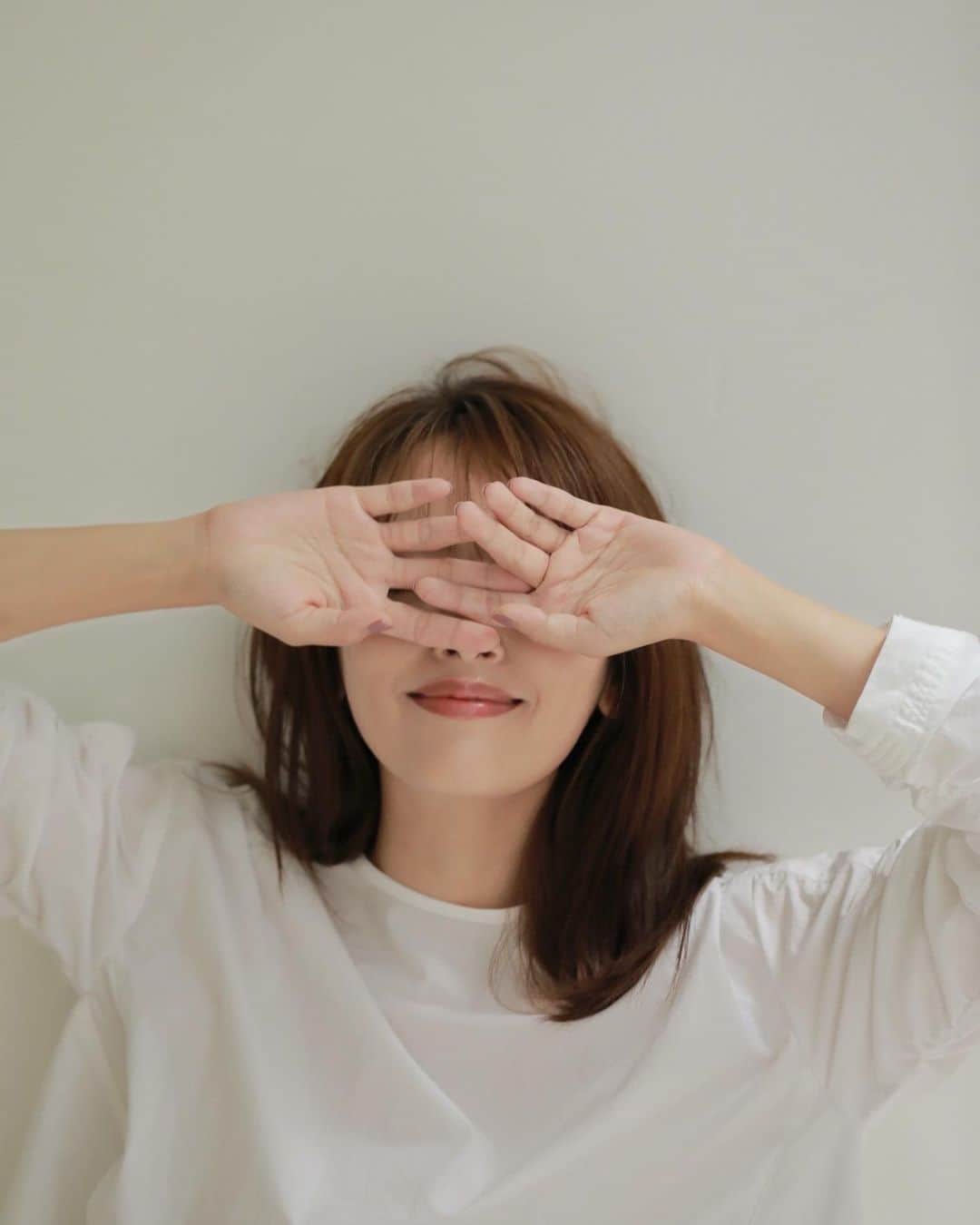近藤千尋のインスタグラム：「三連休おわりー❗️ 明日からまた頑張ろうね🙋‍♀️🙋‍♀️🙋‍♀️ 写真は　@hankyu_lobby さんの イメージモデルをさせて頂いているもの📸❤️ 是非チェックしてください🌈🌈」