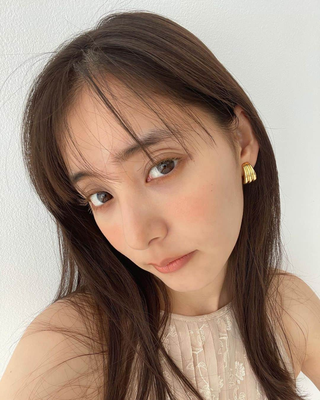 新木優子さんのインスタグラム写真 - (新木優子Instagram)「@nonno_magazine 11月号発売です‼︎ 皆様ぜひチェックして下さいね♡ 表紙は可愛い堀田真由ちゃん☺️  写真は先月号のオフショット🤳」9月20日 22時59分 - yuuuuukko_