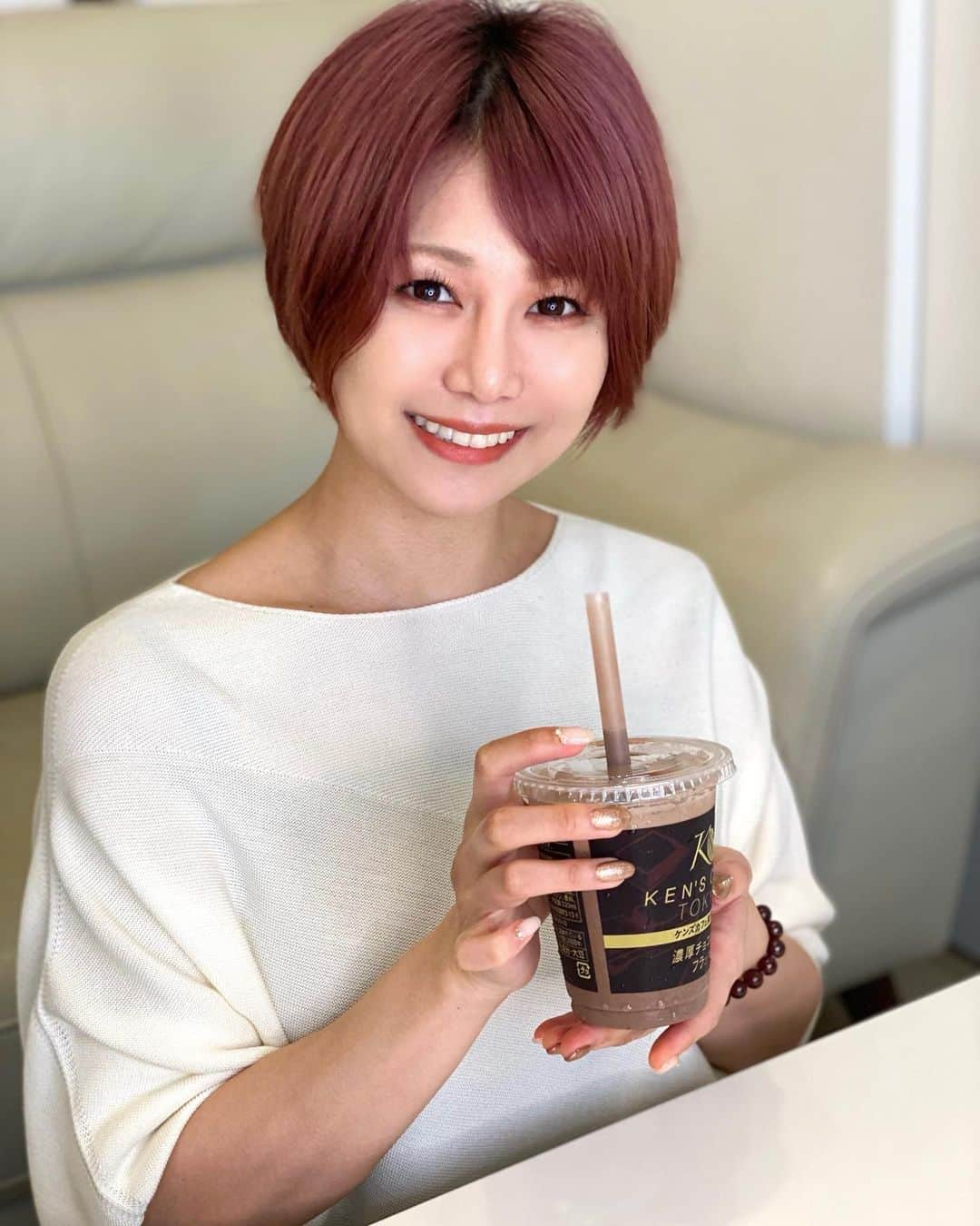 蜷川べにさんのインスタグラム写真 - (蜷川べにInstagram)「. ⁡ ケンズカフェさんと ファミマコラボ商品始まりましたー！ ⁡ 濃厚ガトーショコラのフラッペ たまらん。。。 ⁡ ⁡ #蜷川べに  #蜷川べにチャンネル  #和楽器バンド  #ケンズカフェ東京  #ケンズカフェ  #ジェイジー  #pr #ファミマコラボ  #pleasesubscribe  #津軽三味線  #youtubechannel  #benininagawa  #wagakkiband」9月20日 15時28分 - ninagawabeni