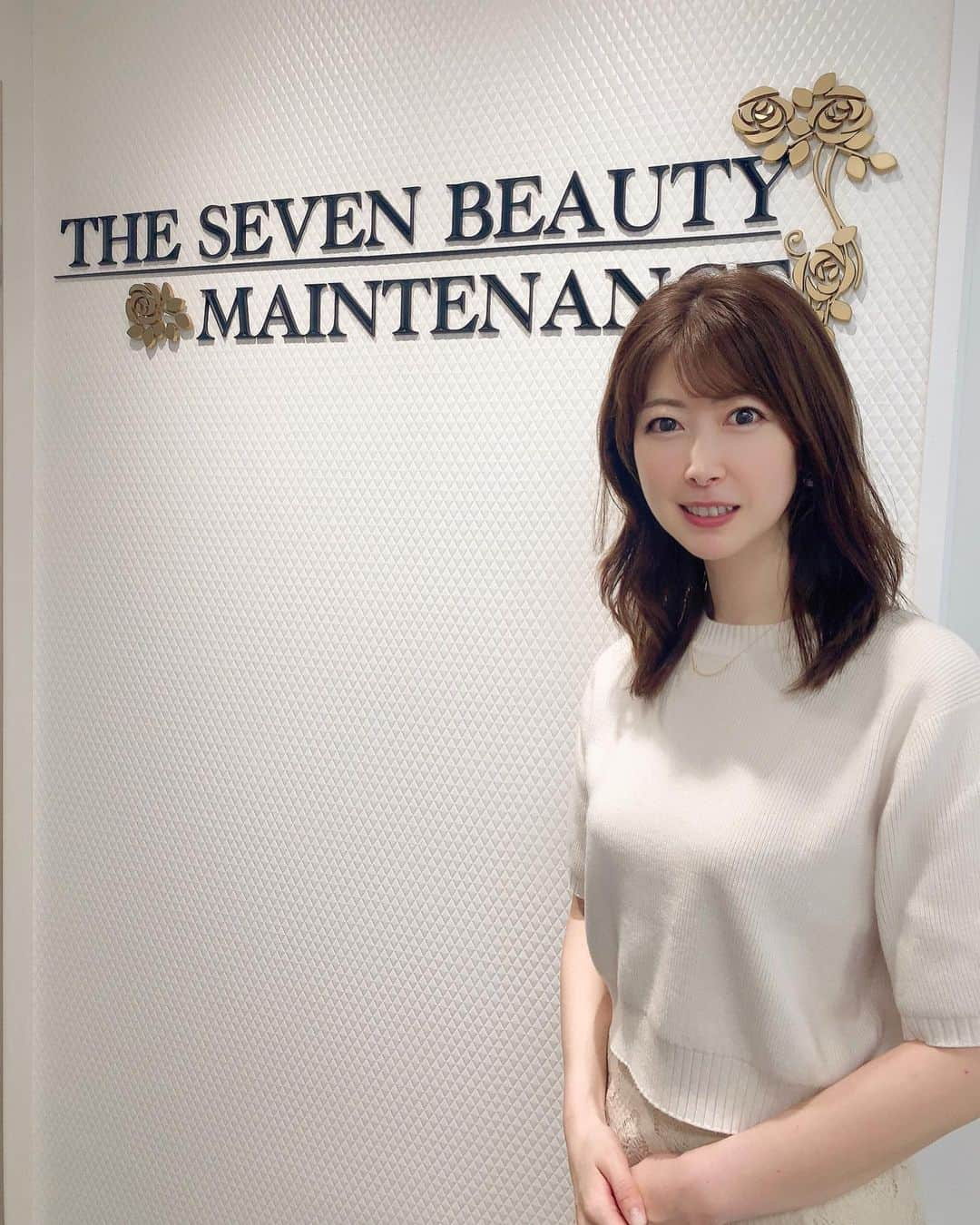 青木美香のインスタグラム：「ザセブンビューティーメンテナンスで『マグスリム』してきました💓 @the.seven.beauty.maintenance  レベル100%を達成したので、今日は男性バージョンのレベル100%にチャレンジ✨ と言っても私は寝てるだけ😆  服を着たままできるから楽ちん🎵 お尻しっかり筋肉痛になりました💓  ＊マグスリムとは 筋肉増強＋脂肪燃焼💪 1回30分で腹筋2万回の効果💪 EMSは皮下1cm、マグスリムは皮下7cmまで届く✨ 服を着たまま寝ながらできる痩身マシン❣️  #マグスリム #痩身スカルプト #銀座痩身専門店 #ザセブンビューティーメンテナンス #thesevenbeautymaintenance」