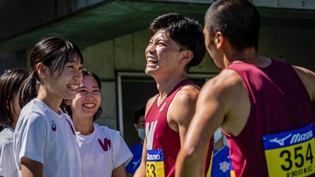 山内大夢さんのインスタグラム写真 - (山内大夢Instagram)「・ #90日本IC  400mH 優勝 49"28 4×400mR 2位 3'05"38  最後の最後に400mHでの初の全国タイトル マイルは最後に負けて悔しい思いをしたけど自分達の持てる力は出し切れたと思います。 まさか最後の日本インカレで400mH男女全員で決勝に残ることができて、アベック優勝まで取ることが出来ると思わなかったので、早稲田のヨンパーの強さを見せつけれたことが凄く嬉しいです。 後藤と天智龍よく頑張った！ 早稲田としてインカレを最後まで走りきれたことが幸せでした！ これで400mHとマイルは終わりですが、最後に来週の早慶戦で400mを走る予定なので大学ラストあと一本がんばります。  後悔があるとすれば引退してしまう4年生と写真撮れなかったこと…  開催・運営にご尽力していただいた皆さん本当にありがとうございました！  #臙脂で染めろ #早稲田人たれ  #インカレありがとう」9月20日 16時38分 - hi08ro24mu