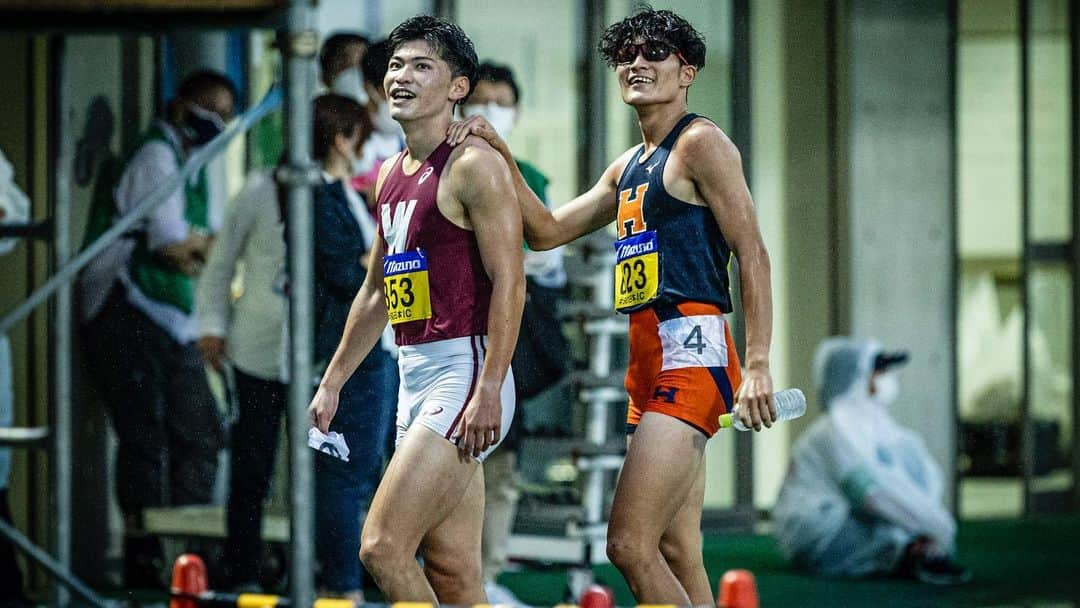 山内大夢さんのインスタグラム写真 - (山内大夢Instagram)「・ #90日本IC  400mH 優勝 49"28 4×400mR 2位 3'05"38  最後の最後に400mHでの初の全国タイトル マイルは最後に負けて悔しい思いをしたけど自分達の持てる力は出し切れたと思います。 まさか最後の日本インカレで400mH男女全員で決勝に残ることができて、アベック優勝まで取ることが出来ると思わなかったので、早稲田のヨンパーの強さを見せつけれたことが凄く嬉しいです。 後藤と天智龍よく頑張った！ 早稲田としてインカレを最後まで走りきれたことが幸せでした！ これで400mHとマイルは終わりですが、最後に来週の早慶戦で400mを走る予定なので大学ラストあと一本がんばります。  後悔があるとすれば引退してしまう4年生と写真撮れなかったこと…  開催・運営にご尽力していただいた皆さん本当にありがとうございました！  #臙脂で染めろ #早稲田人たれ  #インカレありがとう」9月20日 16時38分 - hi08ro24mu