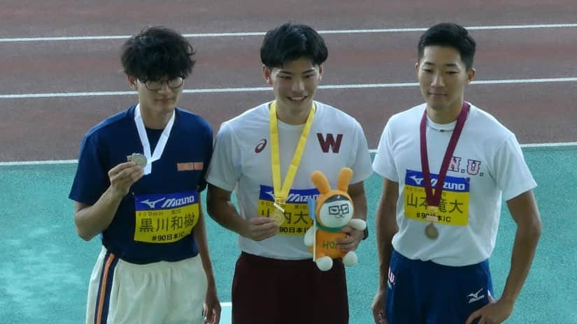 山内大夢さんのインスタグラム写真 - (山内大夢Instagram)「・ #90日本IC  400mH 優勝 49"28 4×400mR 2位 3'05"38  最後の最後に400mHでの初の全国タイトル マイルは最後に負けて悔しい思いをしたけど自分達の持てる力は出し切れたと思います。 まさか最後の日本インカレで400mH男女全員で決勝に残ることができて、アベック優勝まで取ることが出来ると思わなかったので、早稲田のヨンパーの強さを見せつけれたことが凄く嬉しいです。 後藤と天智龍よく頑張った！ 早稲田としてインカレを最後まで走りきれたことが幸せでした！ これで400mHとマイルは終わりですが、最後に来週の早慶戦で400mを走る予定なので大学ラストあと一本がんばります。  後悔があるとすれば引退してしまう4年生と写真撮れなかったこと…  開催・運営にご尽力していただいた皆さん本当にありがとうございました！  #臙脂で染めろ #早稲田人たれ  #インカレありがとう」9月20日 16時38分 - hi08ro24mu