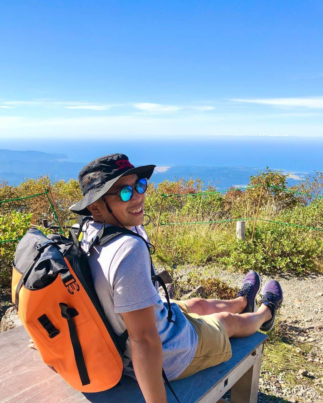 矢澤一輝のインスタグラム：「. 裏山登山　1625m  #岩木山 #登山 #登山コーデ #山 #絶景  #雨 降っても大丈夫 #防水 #バッグ #防水バッグ #ストリームトレイル #streamtrail #アウトドアコーデ #ハット #サングラス #tシャツ #アウトドア #キャンプ #写真好きな人と繋がりたい #旅  #カヌー #カヤック #アスリート #スポーツ #カヌーのお兄さん #ハイエースのお兄さん #トリップ #旅行好き #キャンパー #青森 #弘前」