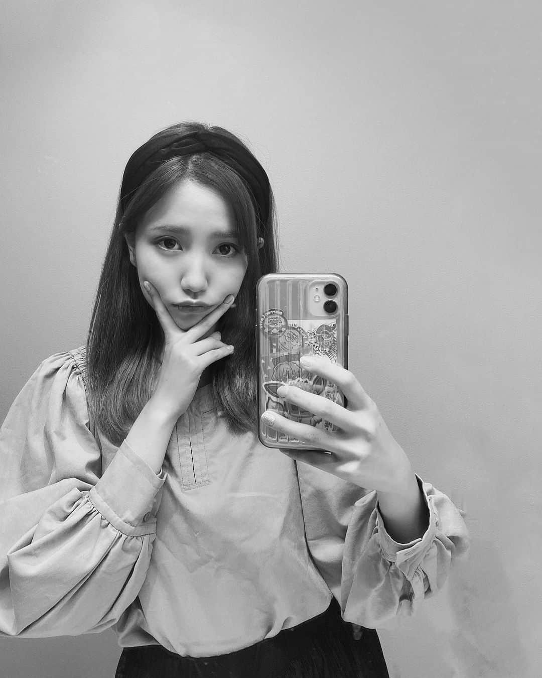 加藤玲奈のインスタグラム：「たまにはカチューシャつけてみる✌︎✌︎✌︎」