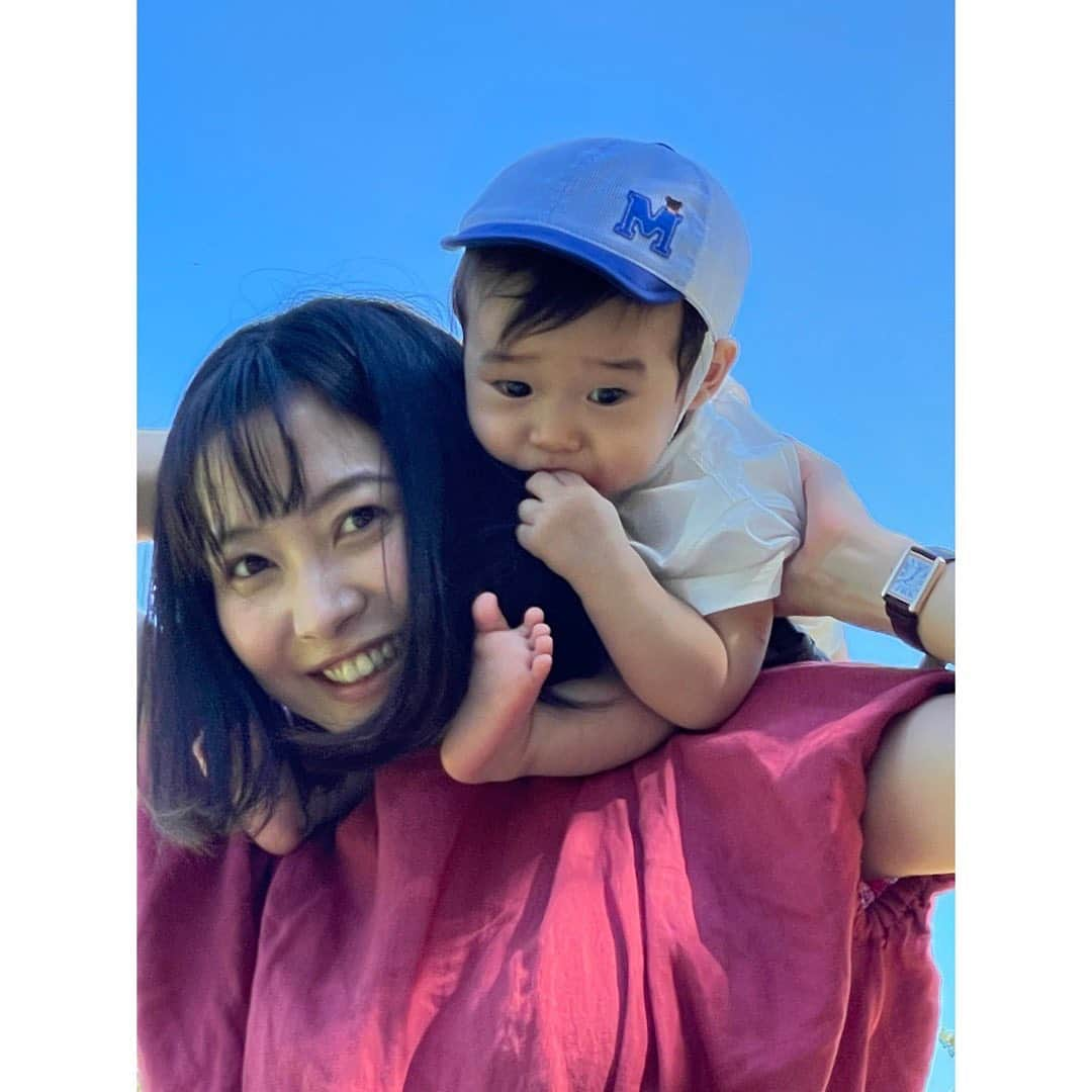 久冨慶子さんのインスタグラム写真 - (久冨慶子Instagram)「・ 最高のお天気でピクニック☀️ ＊ ＊ #家族時間 #赤ちゃんのいる生活  #パパとは違うバージョンにしてみました #パパの髪もママの髪もひっぱるし食べる #休日 #公園 #公園日和 #ピクニック」9月20日 21時26分 - keiko0hisatomi