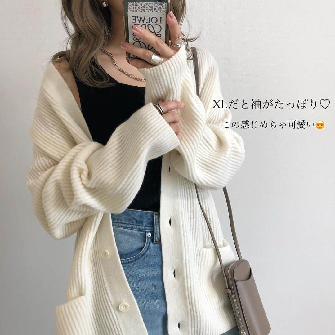 Miyoさんのインスタグラム写真 - (MiyoInstagram)「【UNIQLO U×しまむら】 着用レポ詳細はswipe▷▷▷ ⁡ 今朝載せ忘れたUNIQLO Uの #プレミアムラムリブカーディガン をさっそく着ました🤍🐑 ゆったり着たくてXLサイズに♡ 袖が長めなので、袖をクシュっとして着ると とっても可愛いです🥰 個人的に、秋冬の白カーディガンって 最強に可愛いと思ってます🙈🤍 ⁡ デニムはしまむらコラボの👖 生地が柔らかくて履き心地が良く、シルエットも 綺麗なので、フォロワーさんからも好評です☺️♡ 私もこればっかり履いてます🙈💗笑 ⁡ ⁡ ⁡ カーディガン…#UNIQLO#ユニクロ#UNIQLOU ニットタンクトップ…#GU#ジーユー デニム…#しまむら#miyoコラボ ショルダーバッグ…#しまパト スニーカー…#コンバース ネックレス…楽天roomに載せてます ⁡ ⁡ ⁡ ⁡ #UNIQLOU2021aw#ユニクロユー#ユニクロ新作#ユニクロ購入品#ユニクロコーデ#しまむらコーデ#しまパト戦利品#しまむら大好き#GUコーデ#ママファッション#ママコーデ#プチプラコーデ#プチプラファッション#大人カジュアル#カジュアルコーデ#きれいめカジュアル#シンプルコーデ#秋コーデ#骨格ウェーブ#3児ママ ⁡」9月20日 21時31分 - miyopu