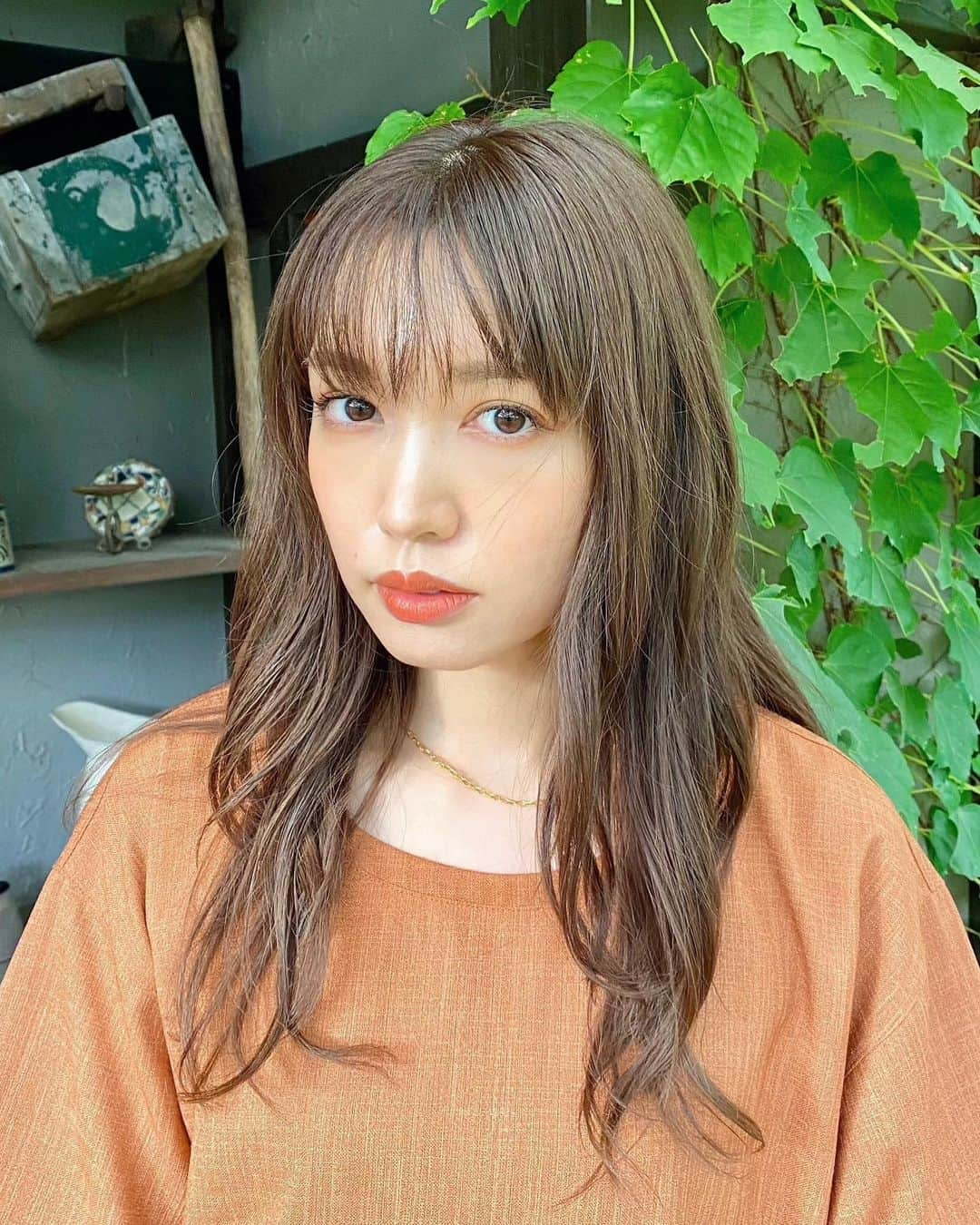 ののさんのインスタグラム写真 - (ののInstagram)「. 最近手に入れた物達でオレンジブラウンメイク🍊 イエベだからオレンジ系本当馴染み良い…  ⚫︎リップ →SUQQU #シアーマットリップスティック　06 #樹皮　  ⚫︎チーク → #ピュアカラーブラッシュ 128 #朽葉 ＜限定色＞  ⚫︎アイシャドウ → #HERA シャドウデュオ　Type5 この写真だと分からないよね…😂  #ノーマルカメラ #イエベ#イエローベース#裸眼メイク #SUQQU#シアーマットリップスティック06#SUQQUリップ#アッシュベージュ#アッシュカラー#ポートレート#サロモ#サロンモデル#大阪#京都#秋メイク#オレンジブラウンメイク#ブラウンメイク#オレンジブラウン#オレンジブラウンリップ#ブラウンリップ#チーク#ブラウンチーク#オレンジリップ#イエベコスメ#イエベメイク」9月21日 7時16分 - nonoko0309