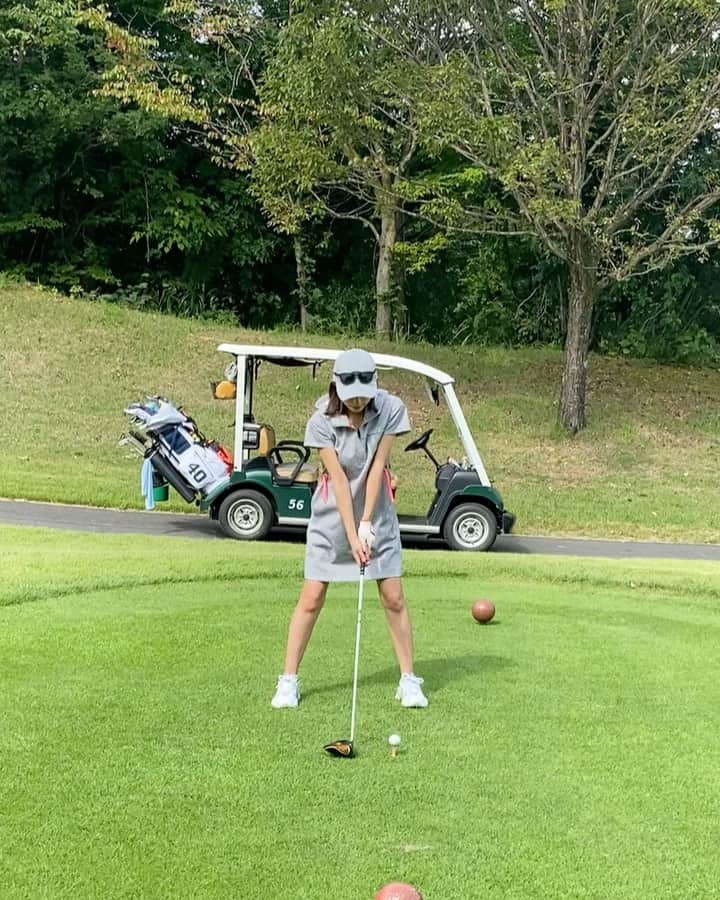 RIKAのインスタグラム：「. 早朝ショット集☀️ お医者さんに相談しながら今月もゴルフしてます🏌️‍♀️ . 元バスケ部だから多少の体力はあるよ👌 . この日はドライバーだけ良かった😅 . . . #ゴルフ#golf#⛳️#ゴルフ女子#ゴルフ好き#ゴルフウエア#ゴルフコーデ#ゴルフスイング#골프 #골프웨어 #골프스윙 #여행 #해외여행 #골프스타그램 #골프중독 #와인 #소주 #좋은시간 #ドライバー#ショット」