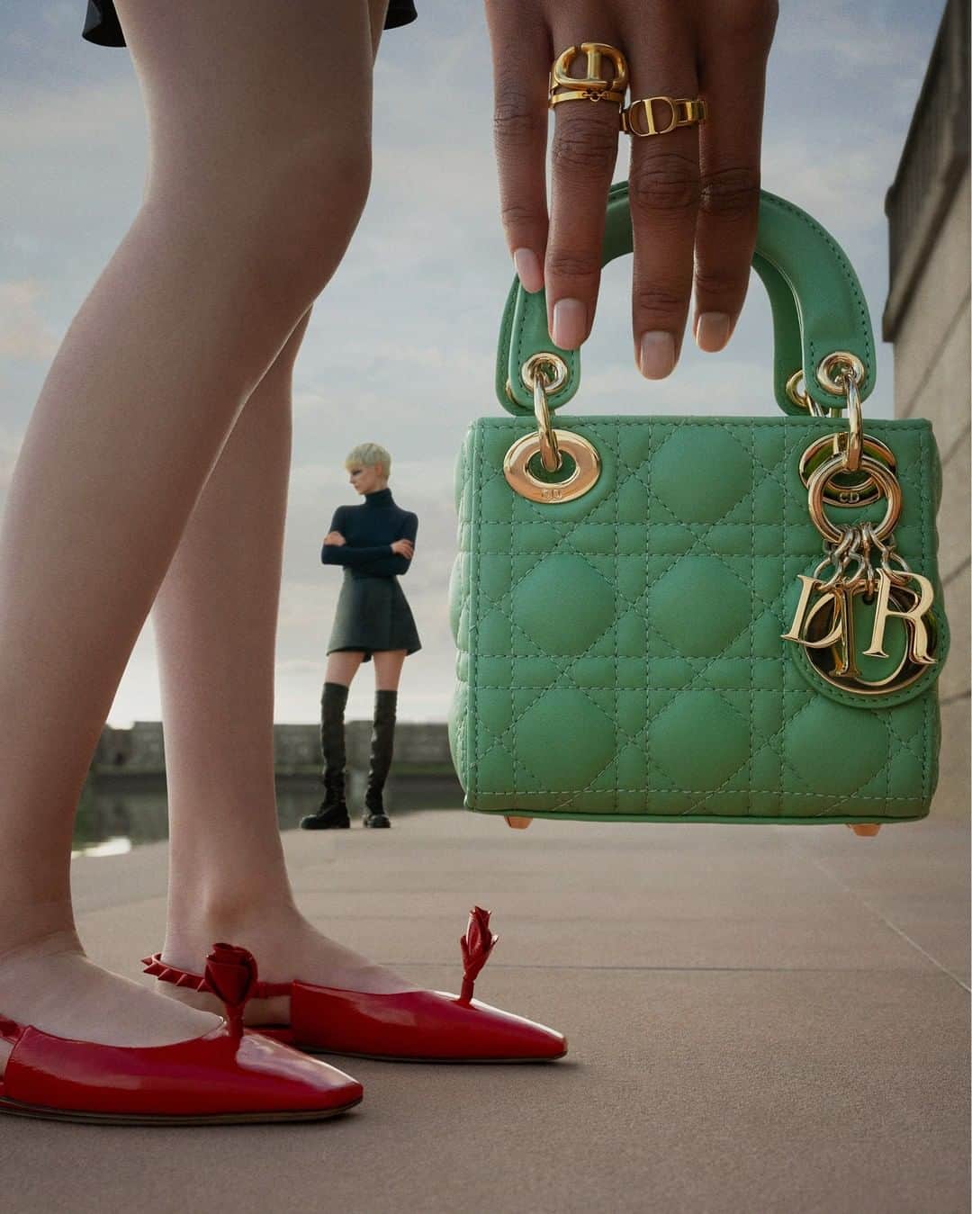 クリスチャンディオールさんのインスタグラム写真 - (クリスチャンディオールInstagram)「Visual trickery is the order of the day in this #DiorMagazine 35 shoot by @SarahVanRij that humorously riffs on the scale of Cannage-quilted 'Dior Caro' and 'Lady Dior' bags reinvented in the new #DiorMicroBag format from the #DiorAW21 collection by @MariaGraziaChiuri.」9月21日 8時00分 - dior