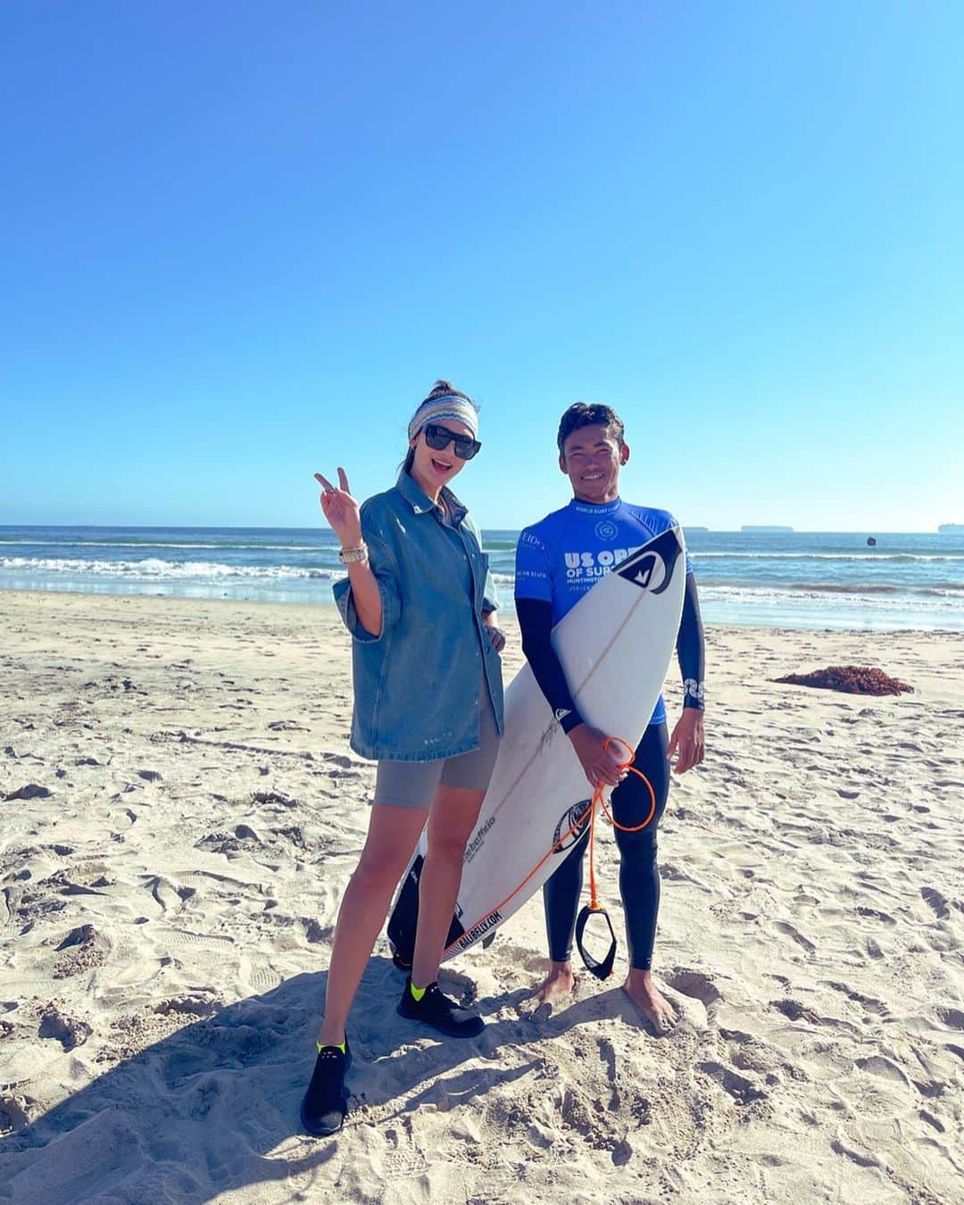 ルナ・マヤのインスタグラム：「Supporting @riowaida_ 🇮🇩 #surfing」