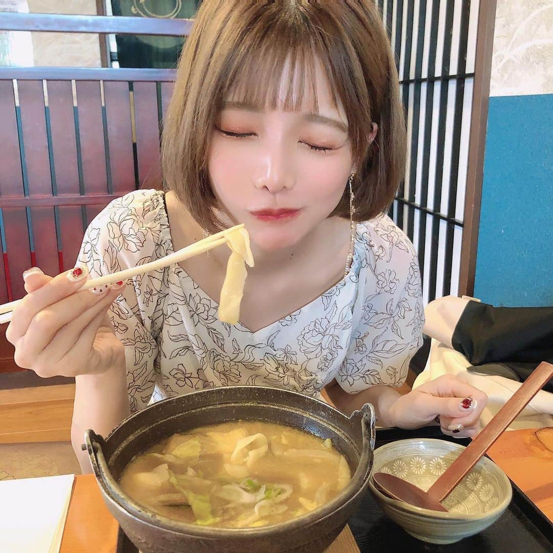 米倉みゆさんのインスタグラム写真 - (米倉みゆInstagram)「ほうとうもぐもぐ🍲 美味しいね😚😚💖 . . . . . #ほうとう #グルメ女子 #もぐもぐする米倉 #女子会 #女子旅 #女子会ランチ #美味しい #美味しいもの #美味しいご飯 #可愛い女の子 #ショートカット #ショートボブ #아이돌 #japanesegirl #モデル #model #idol #アイドル #漂亮 #偶像 #เซ็กซี่ #섹시  #美女 #美人  #asiangirls #asianbeauty #ビジョビ #happy #smile #yummy」9月20日 23時47分 - yone__miyu630