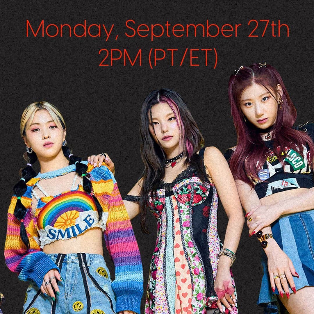 ITZYさんのインスタグラム写真 - (ITZYInstagram)「📢ITZY X The Kelly Clarkson Show📢  Premieres @KellyClarksonTV Monday, September 27th 2PM (PT/ET)  Stay tuned!   <CRAZY IN LOVE> Pre-orders https://orcd.co/crazyinlove   #ITZY #있지 @itzy.all.in.us #MIDZY #믿지 #CRAZYINLOVE #LOCO #ITZYComeback #ITZYonTheKellyClarksonShow @kellyclarkson」9月21日 0時02分 - itzy.all.in.us