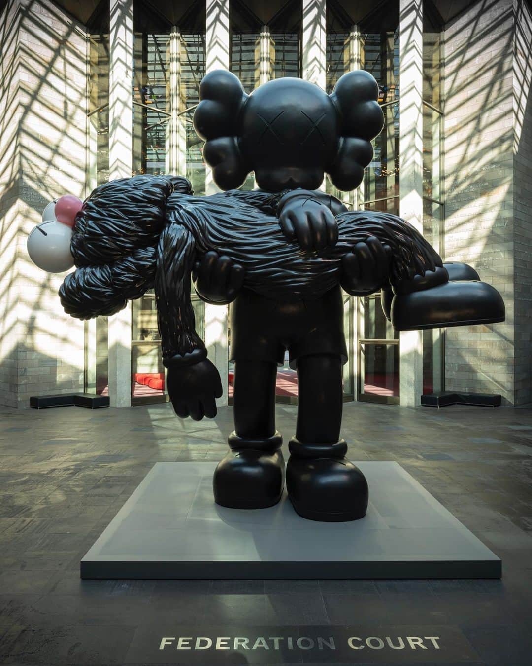 KAWSONEさんのインスタグラム写真 - (KAWSONEInstagram)「KAWS, COMPANIONSHIP IN THE AGE OF LONELINESS opened this day two years ago at @ngvmelbourne  #KAWS #GONE #bronze #melbourne  Photo by @jontywilde」9月21日 1時19分 - kaws