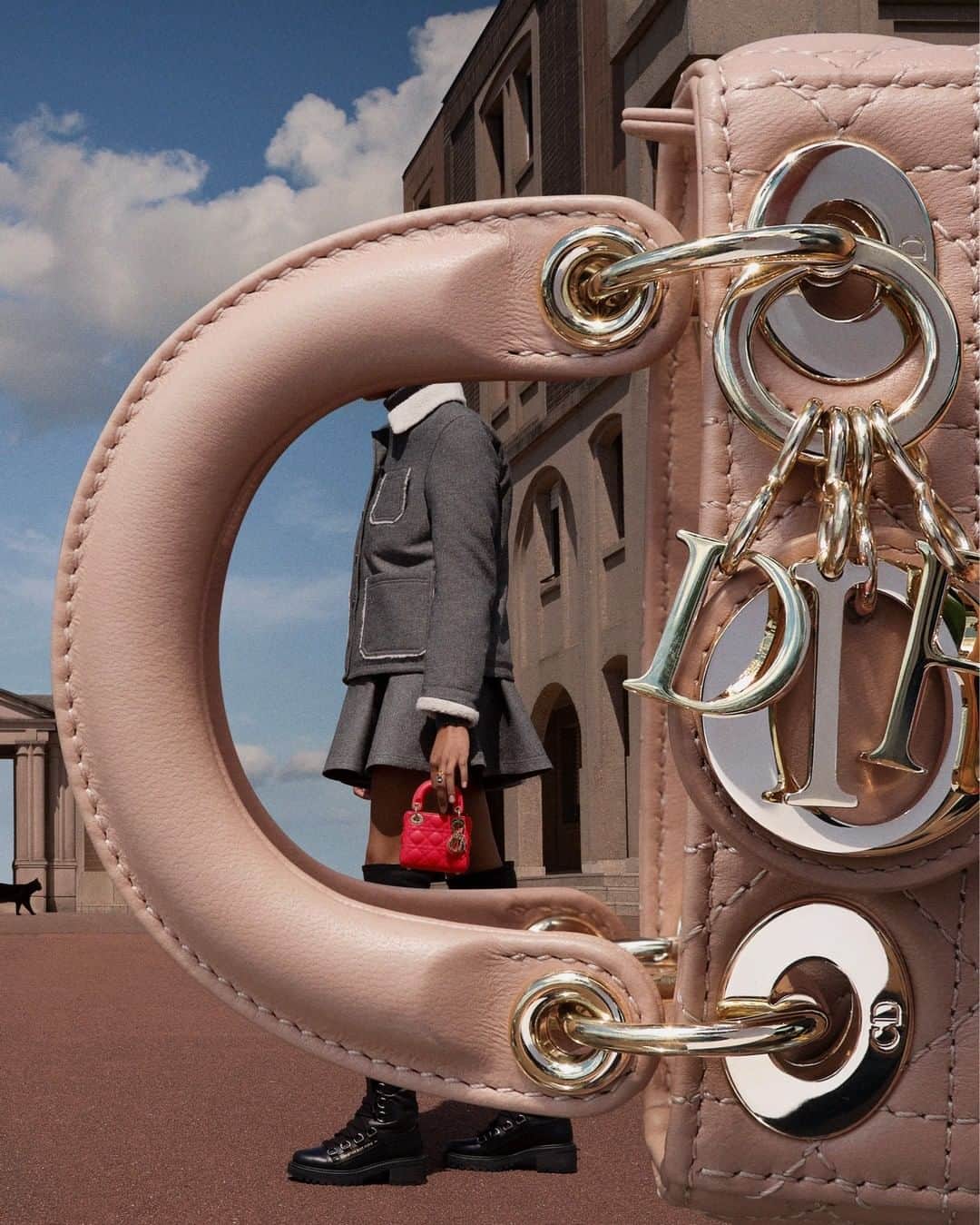 クリスチャンディオールさんのインスタグラム写真 - (クリスチャンディオールInstagram)「The surrealistic fairy-tale mood of #DiorAW21 by @MariaGraziaChiuri is ingeniously portrayed for #DiorMagazine 35 by @SarahVanRij in illusionary images featuring #DiorMicroBag formats of the iconic 'Dior Saddle' and 'Lady Dior' in shades of warm taupe, blue and dusty pink.」9月21日 2時00分 - dior