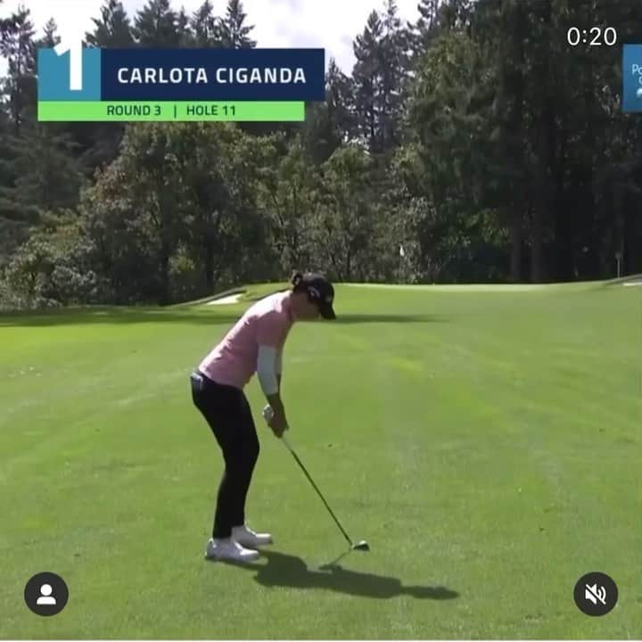 カルロタ・シガンダのインスタグラム：「Semana divertida en Portland. Tenía ganas de estar ahí arriba y sentir la adrenalina de nuevo. Enhorabuena a @jinyoungko_official 👏👏👏  Always fun playing in @portlandclassic. Nice to be in contention and feel the adrenaline again.  Congrats to @jinyoungko_official 👏👏👏  Arkansas next ✌️😎」