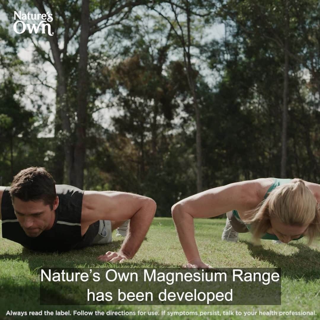 サリー・ピアソンのインスタグラム：「As we age, muscle plays an increasingly important role in our health. Muscles help us move, balance, speak, and do all the things that we love to do. From walking, running, and speaking to writing and breathing, muscle health rules our bodies. They also play a vital role in beating your friends in a push-up competition, isn't that right, @simon_tblack?   @naturesownau #bodysmart #paidbrandambassador」