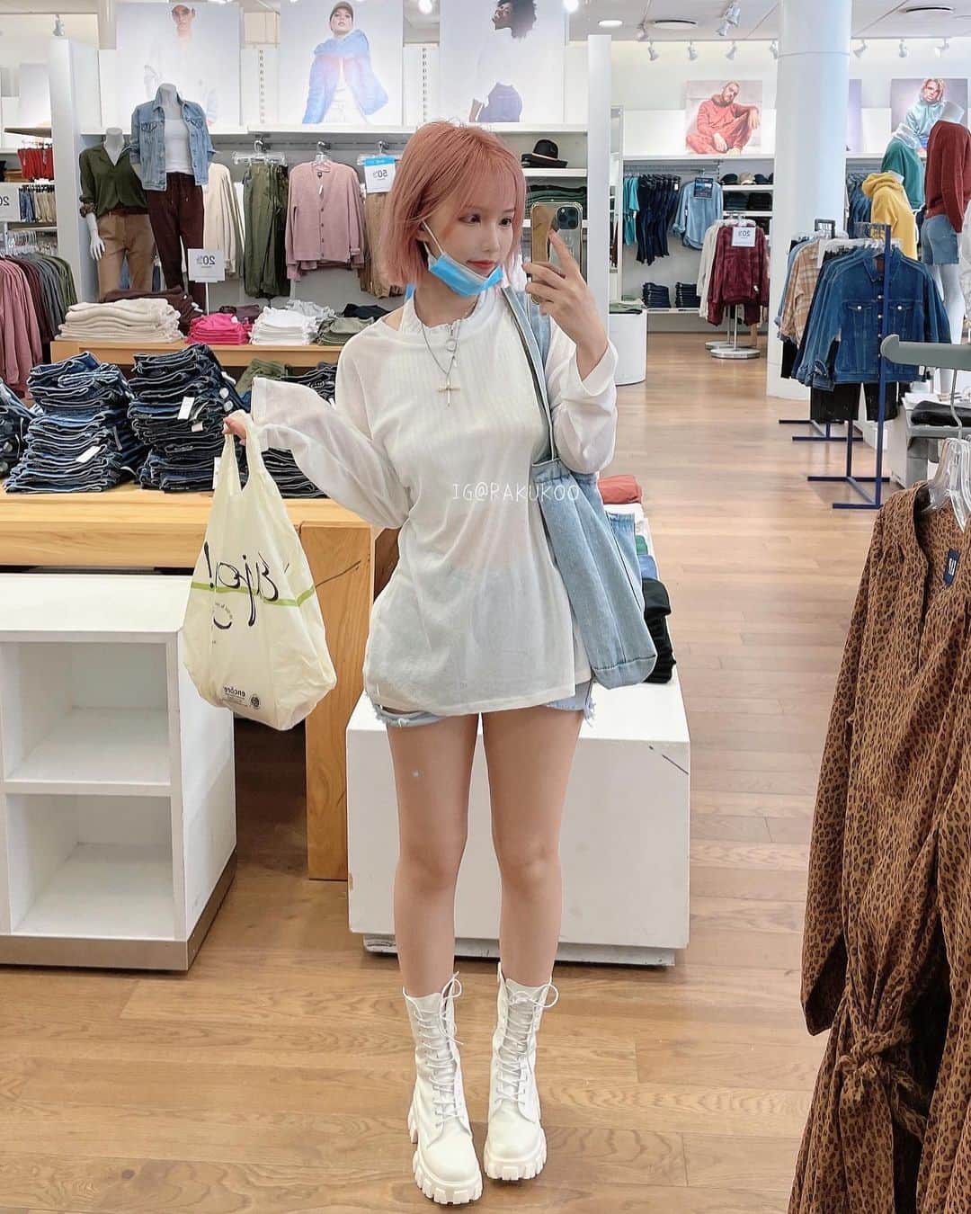 犬神洛洛子のインスタグラム：「中秋快乐，吃月饼了吗🥮」