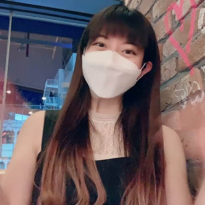 旭桃果のインスタグラム：「これがいわゆる #元気の押し売り  受け取ってね😍💕  #LINELIVE #ちーるあうと  決勝ピンチです  現在あと4万ポイントで最終選考に進めて、 あと8万ポイントで出演決定＆渋谷全面広告に載れます。  ちょっとの時間しか配信できなくてごめんなさいですが、皆に会える貴重な時間を濃くしていきたいです☺️✨  9/23(木)20:59:59まで宜しくお願いします✨」