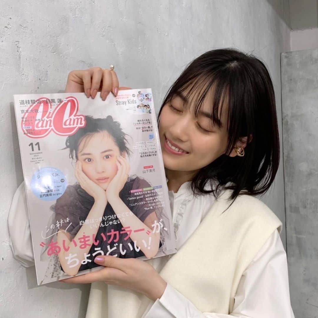 山下美月さんのインスタグラム写真 - (山下美月Instagram)「・ CanCam11月号、本日発売です🌟 山下さんが5度目の単独表紙を飾っています✨✨  #あいまいカラー 特集 #美月の美肌 企画 #山下美月 になんでもQ&A などなどたくさん登場しているので ぜひ熟読してくださいねっ❣️  #山下美月 #乃木坂46 #CanCam #発売日 #単独表紙 #じゃない方の彼女」9月21日 12時13分 - yamashitamizuki1st